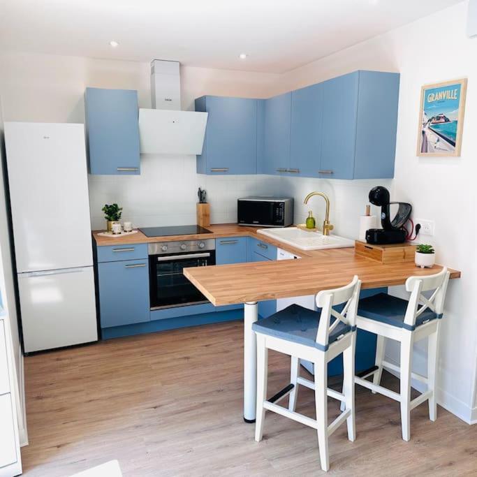 Appartement Au Coeur De Granville Buitenkant foto